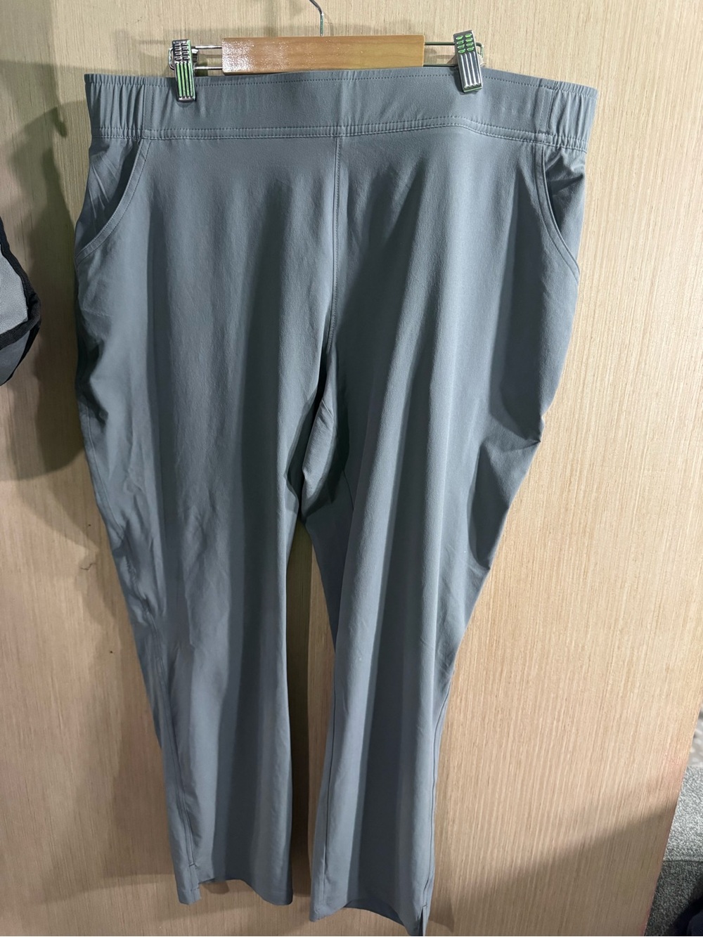 Women’s Eddie Bauer Departure Collection Grey Performance Stretch Pants NWT